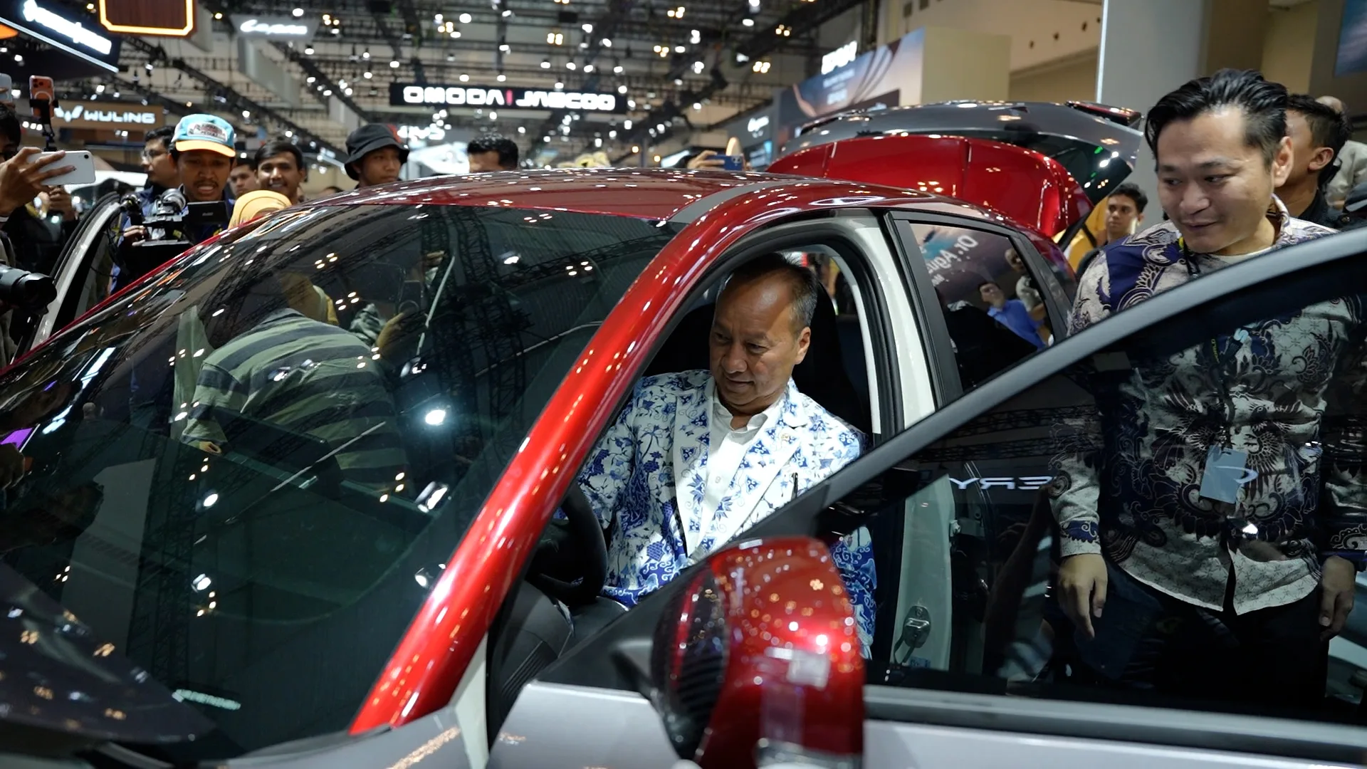 Menperin Tinjau Dua Mobil Terbaru Chery, Chery Q dan J6T CSH yang Jadi Sorotan di GIIAS 2026